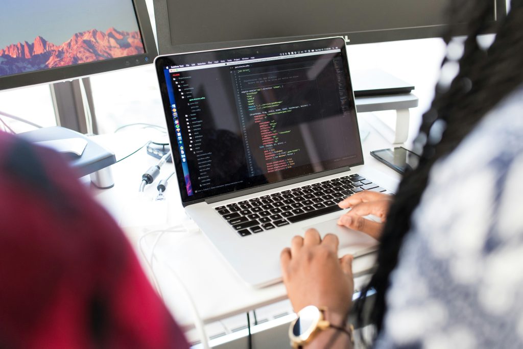 Qué es SaaS: significado, cómo funciona, ventajas y ejemplos